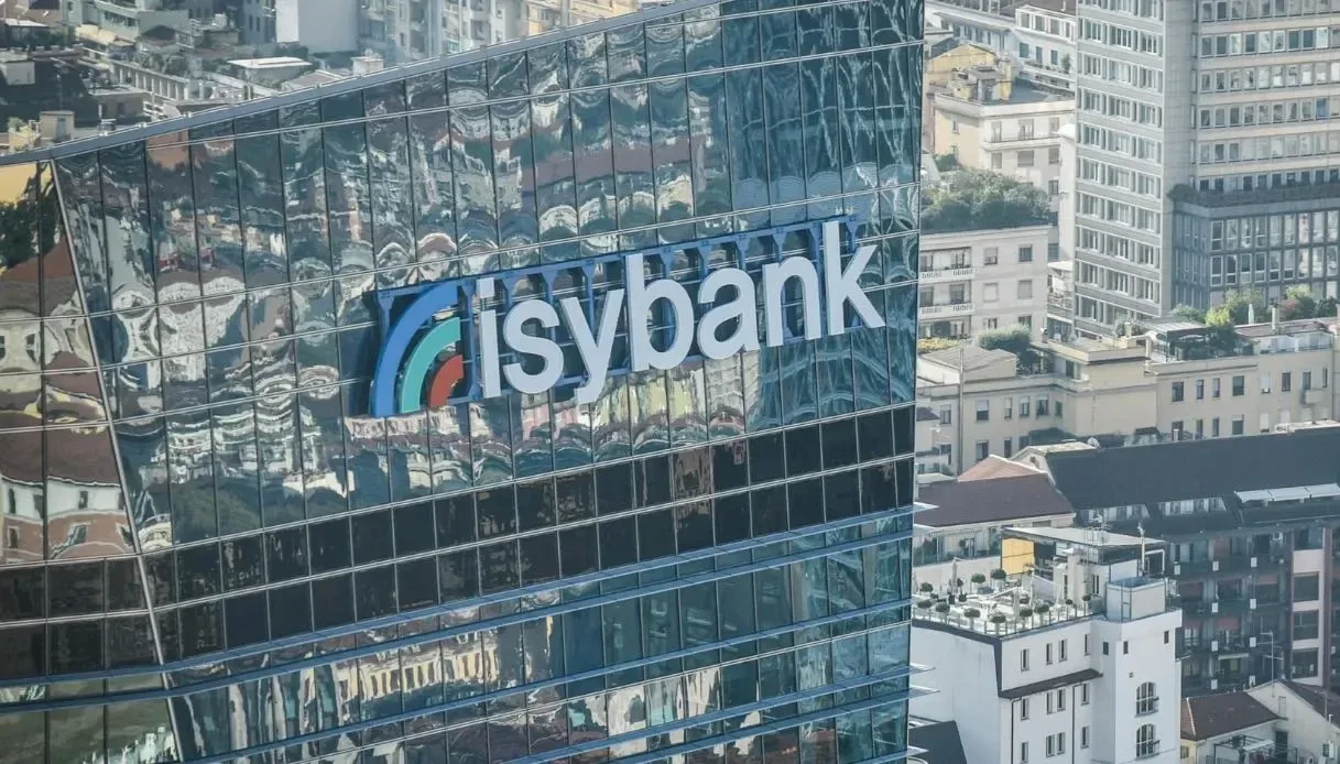 The isybank sign on the glass facade of the Intesa Sanpaolo tower in Milan