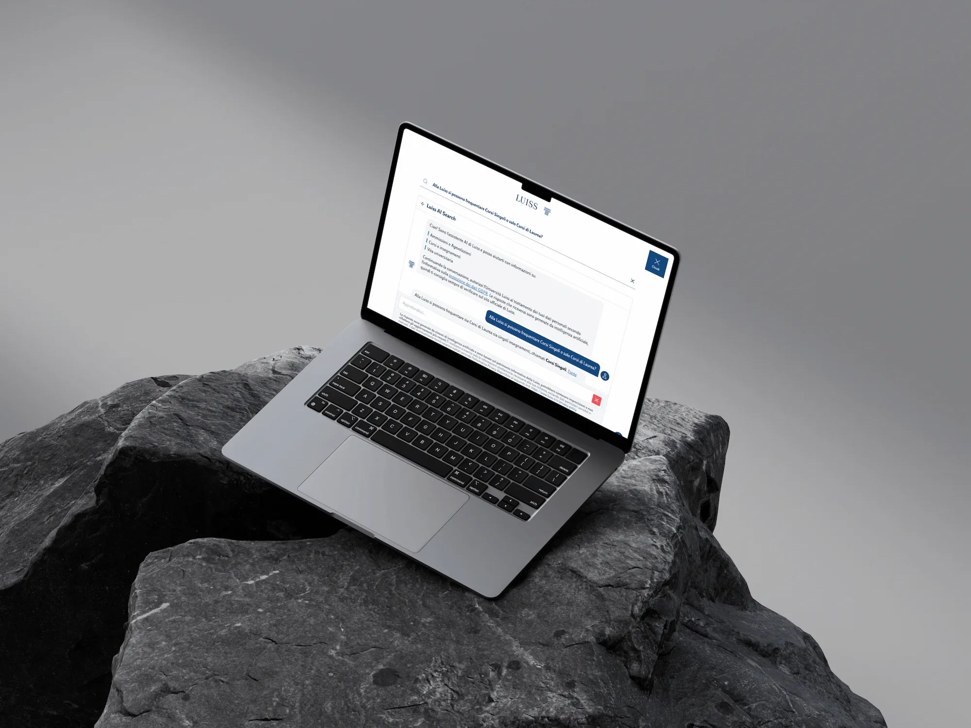The Luiss AI Search assistant answering a question about single courses, with a Fonte link back to the source page